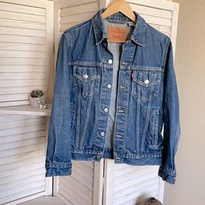 medium blue denim jacket, 100 cotton, levi’s